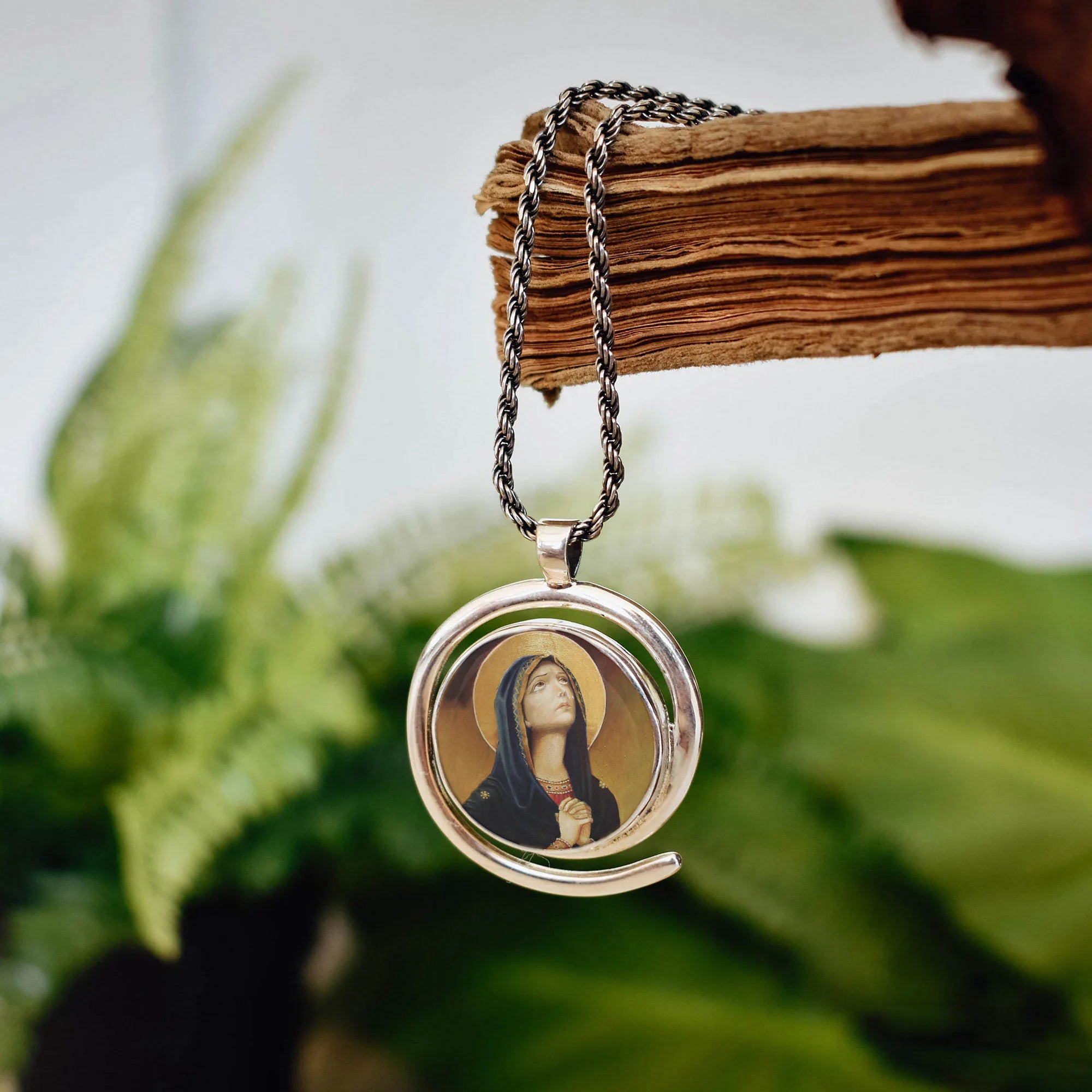 Virgin Mary in Prayer Silver Pendant - Art Necklace Secondary image